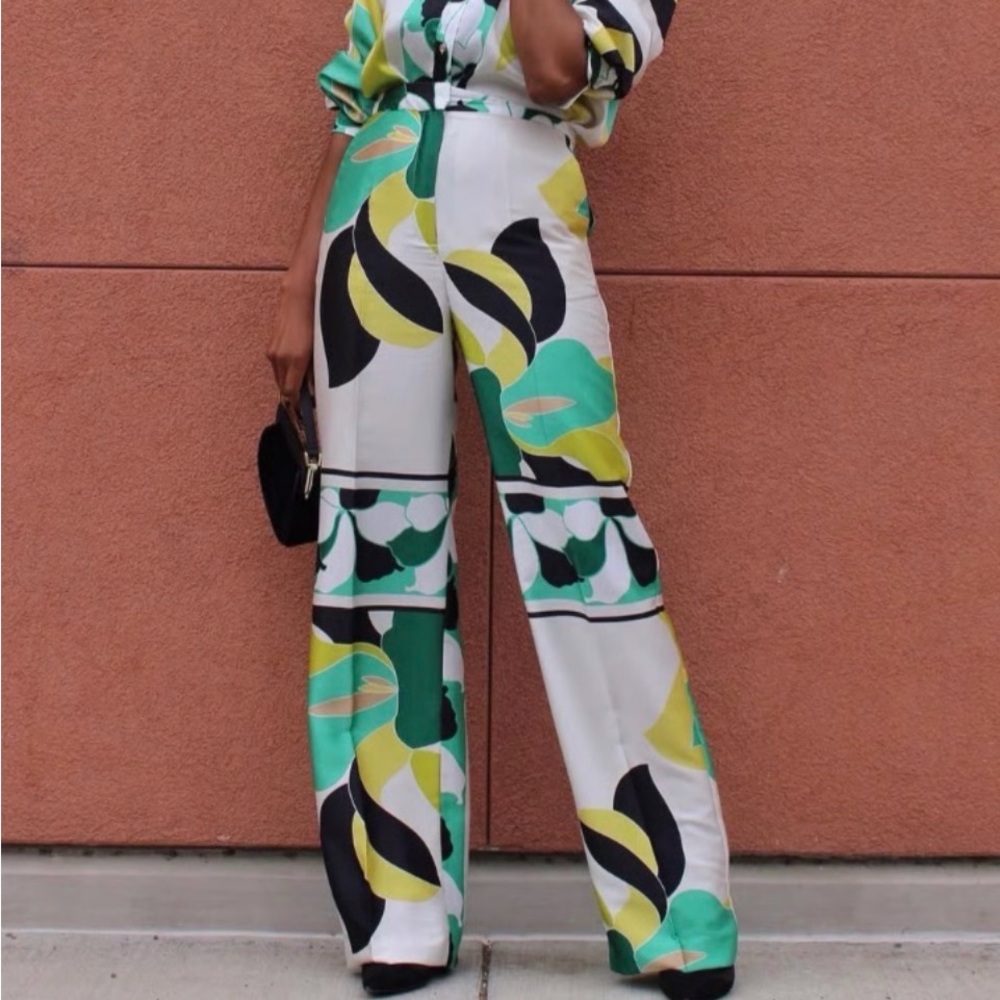 Zara Stylish Multicolor Wide-Leg pants satin like.